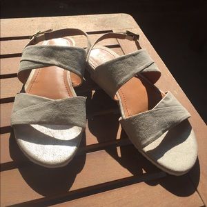 NWOT Trask Sadie Sandal size 10